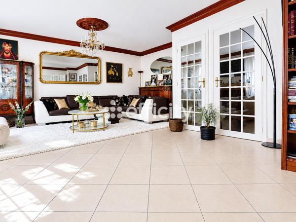 Maison
         7 pièces
        - 170 m² 624 000 € *