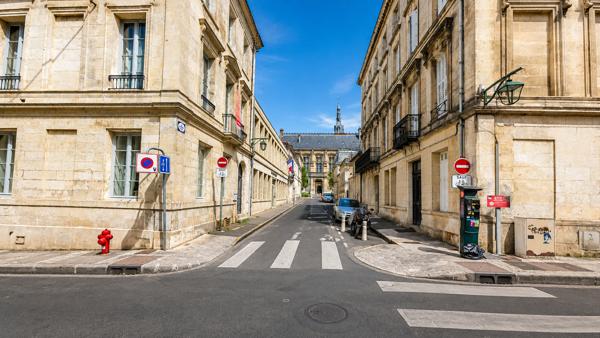 Studio de caractère – Immeuble Second Empire – Cœur historique d'Angoulême Détails des diagnostics énergétiques
