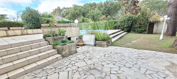 EXCLUSIVITÉ - PUYMOYEN - MAISON DE PLAIN-PIED DE 94 m² + GARAGE 26 m² indép , GARAGE, PISCINE, TERRAIN DE 1200 m²