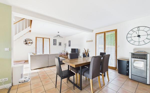 Maison à vendre    5 pièces • 147,70 m2 Saint-Marcellin