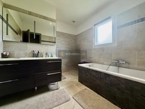 Vente                                                      Maison
                        
                     6 pièces                      157 m2                     à Vescovato