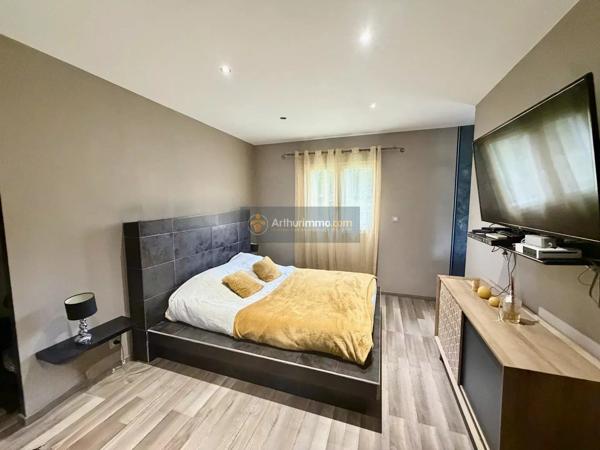 Vente                                                      Maison
                        
                     6 pièces                      157 m2                     à Vescovato