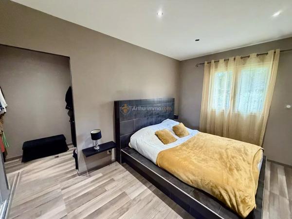Vente                                                      Maison
                        
                     6 pièces                      157 m2                     à Vescovato
