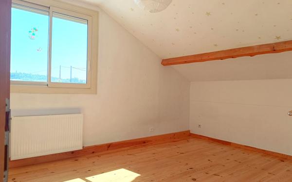 Maison à vendre    6 pièces • 180 m2 Saint-Genis-Laval