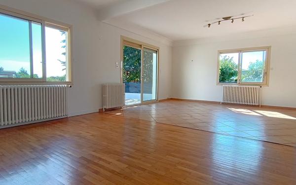 Maison à vendre    6 pièces • 180 m2 Saint-Genis-Laval