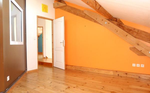 Maison à vendre    6 pièces • 180 m2 Saint-Genis-Laval