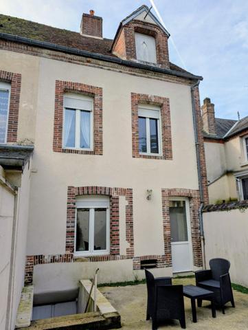 Charmante maison de ville avec cave et courette