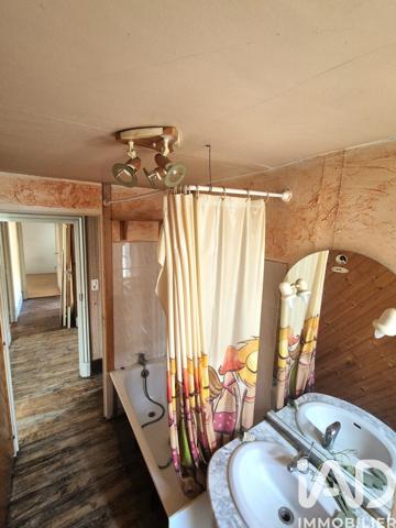 Immeuble à vendre 207 m² Le Vernet-Chaméane