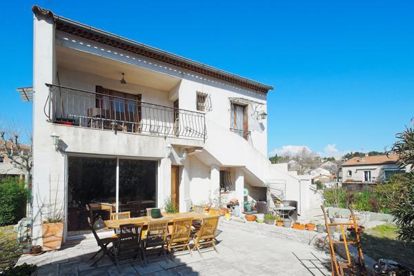 Pennes-Mirabeau (13170) Maison de 160m2 composé de deux logements, garage de 46m2 sur 570m2 de terrain