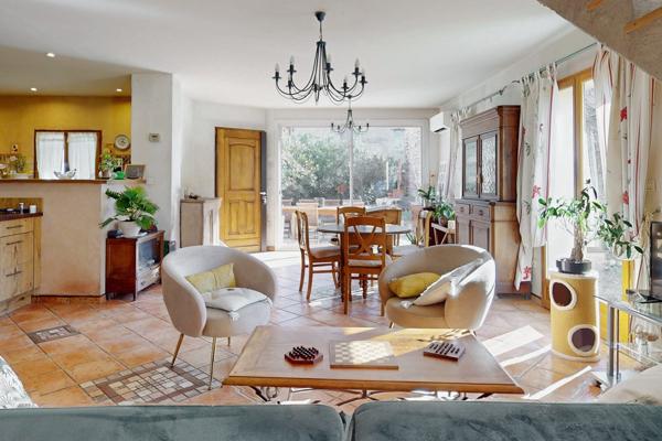 Pennes-Mirabeau (13170) Maison de 160m2 composé de deux logements, garage de 46m2 sur 570m2 de terrain