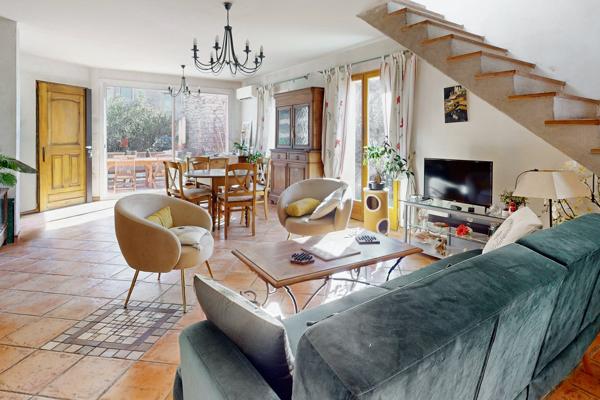 Pennes-Mirabeau (13170) Maison de 160m2 composé de deux logements, garage de 46m2 sur 570m2 de terrain