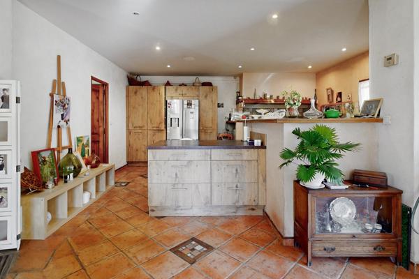 Pennes-Mirabeau (13170) Maison de 160m2 composé de deux logements, garage de 46m2 sur 570m2 de terrain