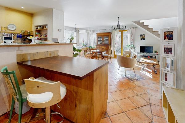 Pennes-Mirabeau (13170) Maison de 160m2 composé de deux logements, garage de 46m2 sur 570m2 de terrain