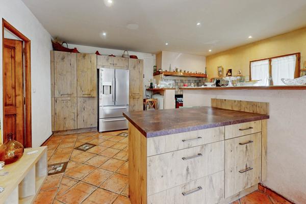 Pennes-Mirabeau (13170) Maison de 160m2 composé de deux logements, garage de 46m2 sur 570m2 de terrain