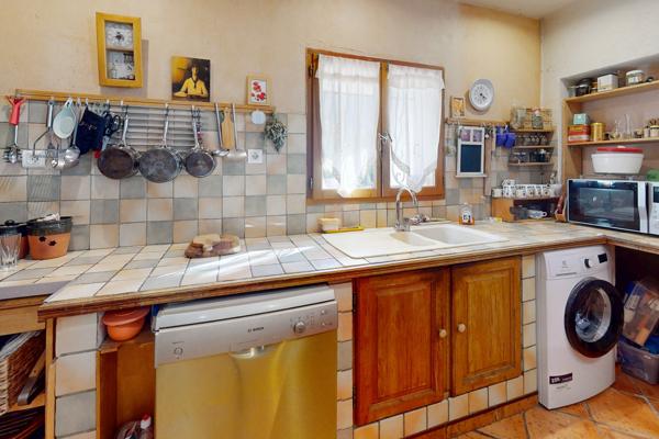 Pennes-Mirabeau (13170) Maison de 160m2 composé de deux logements, garage de 46m2 sur 570m2 de terrain