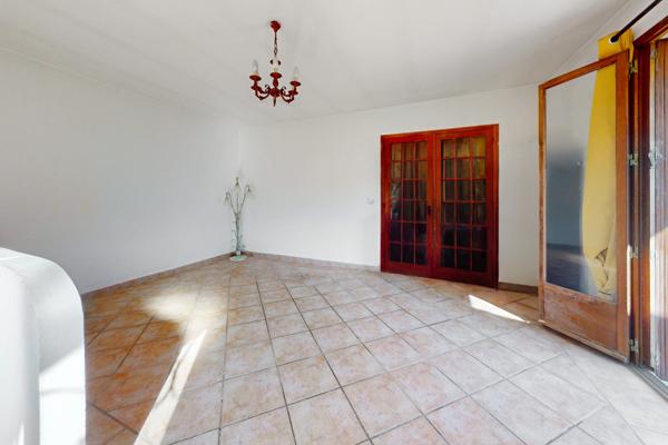 Pennes-Mirabeau (13170) Maison de 160m2 composé de deux logements, garage de 46m2 sur 570m2 de terrain