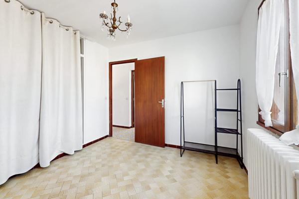 Pennes-Mirabeau (13170) Maison de 160m2 composé de deux logements, garage de 46m2 sur 570m2 de terrain