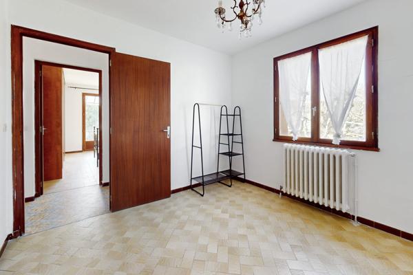 Pennes-Mirabeau (13170) Maison de 160m2 composé de deux logements, garage de 46m2 sur 570m2 de terrain