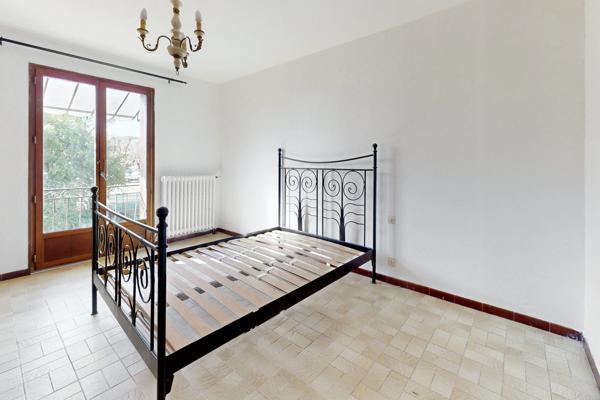 Pennes-Mirabeau (13170) Maison de 160m2 composé de deux logements, garage de 46m2 sur 570m2 de terrain