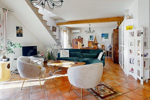 Pennes-Mirabeau (13170) Maison de 160m2 composé de deux logements, garage de 46m2 sur 570m2 de terrain