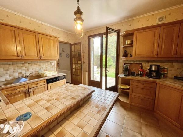 maison 7 pièces sur sous sol avec jardin.