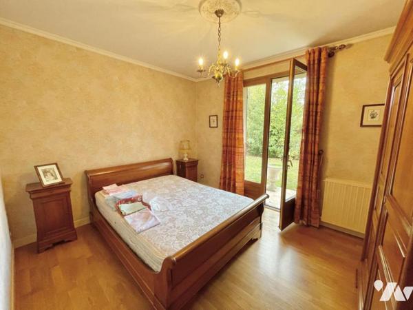 maison 7 pièces sur sous sol avec jardin.