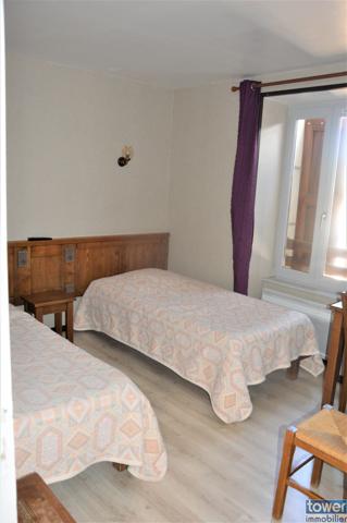 Maison 13 pièce(s) 9 chambre(s) 300 m²