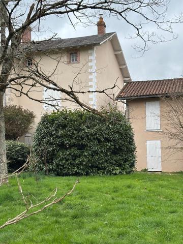 Maison
         5 pièces
        - 159 m² 134 000 € *