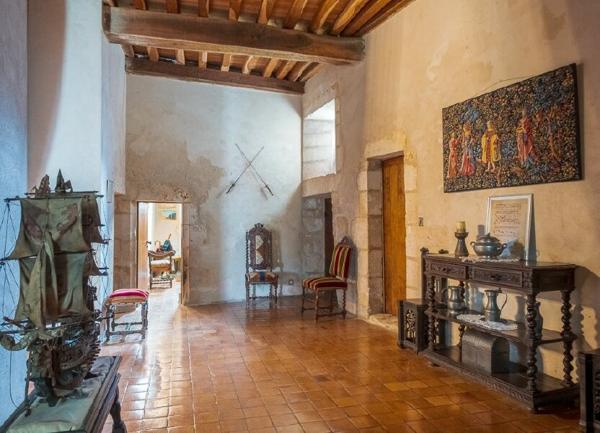 Maison à vendre    11 pièces •  Saintes