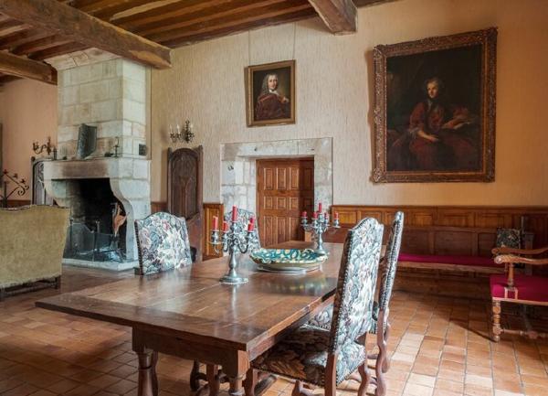 Maison à vendre    11 pièces •  Saintes