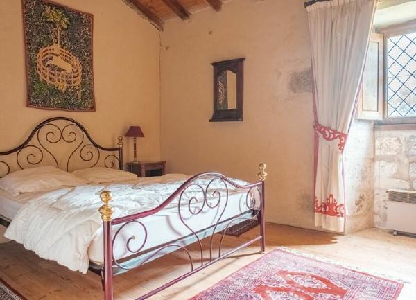 Maison à vendre    11 pièces •  Saintes