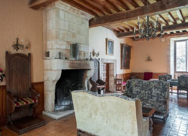 Maison à vendre    11 pièces •  Saintes