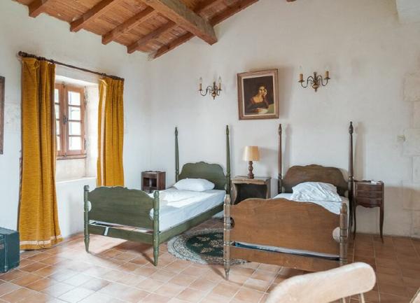 Maison à vendre    11 pièces •  Saintes