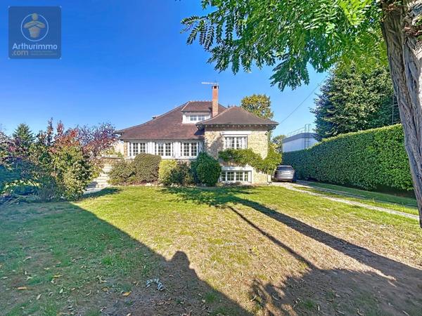 Vente                                                      Maison
                        
                     8 pièces                      200 m2                     à Yerres