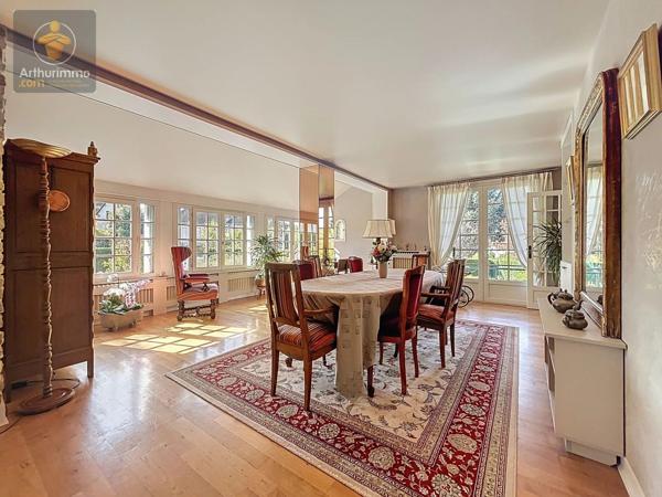 Vente                                                      Maison
                        
                     8 pièces                      200 m2                     à Yerres