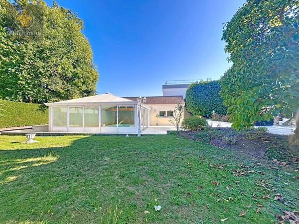 Vente                                                      Maison
                        
                     8 pièces                      200 m2                     à Yerres