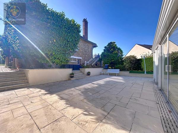 Vente                                                      Maison
                        
                     8 pièces                      200 m2                     à Yerres