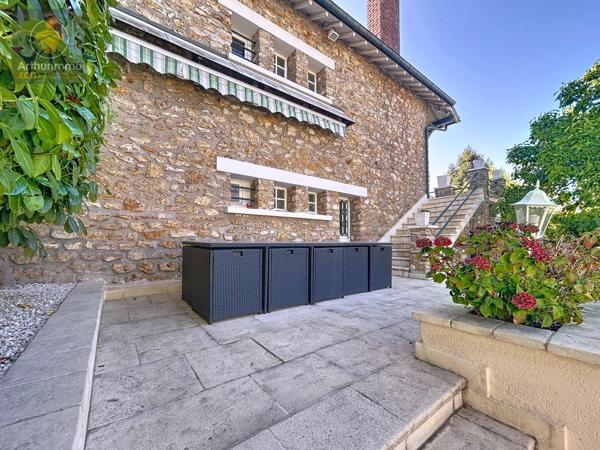 Vente                                                      Maison
                        
                     8 pièces                      200 m2                     à Yerres