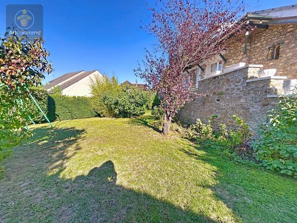 Vente                                                      Maison
                        
                     8 pièces                      200 m2                     à Yerres