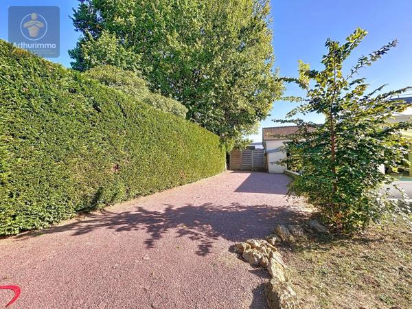 Vente                                                      Maison
                        
                     8 pièces                      200 m2                     à Yerres