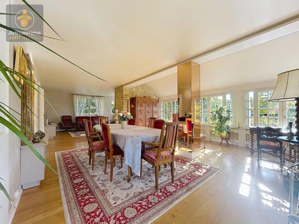 Vente                                                      Maison
                        
                     8 pièces                      200 m2                     à Yerres
