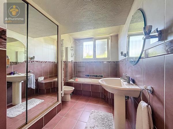 Vente                                                      Maison
                        
                     8 pièces                      200 m2                     à Yerres