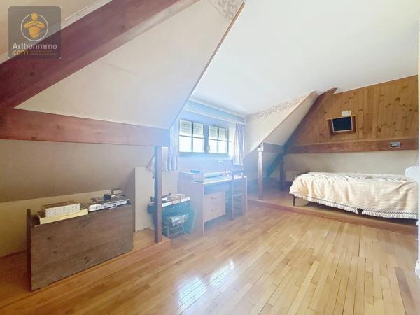 Vente                                                      Maison
                        
                     8 pièces                      200 m2                     à Yerres