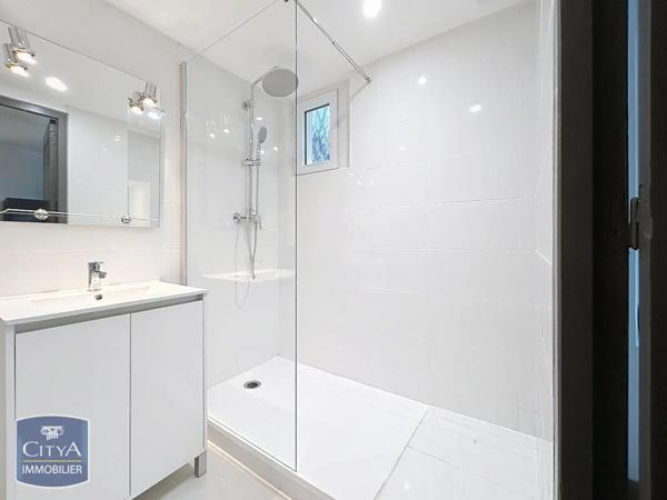 Appartement à louer 1 pièce 28.6m² Bagnols-sur-Cèze (30200)