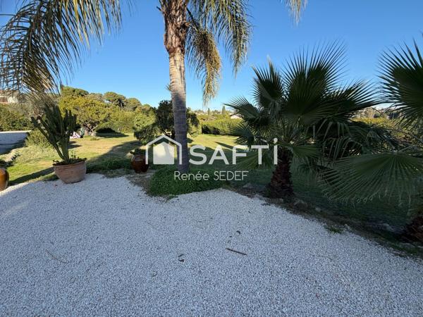 Superbe villa de prestige avec piscine et terrain paysager, idéale pour une résidence d’exception sur la Côte d’Azur.
