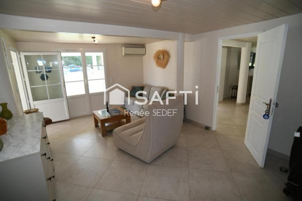 Superbe villa de prestige avec piscine et terrain paysager, idéale pour une résidence d’exception sur la Côte d’Azur.