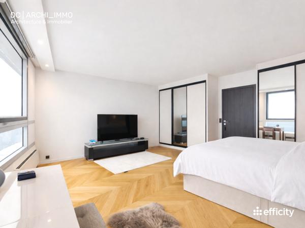 Appartement
         5 pièces
        - 150 m² Bien prestige 1 215 000 € *