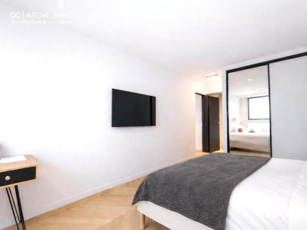 Appartement
         5 pièces
        - 150 m² Bien prestige 1 215 000 € *