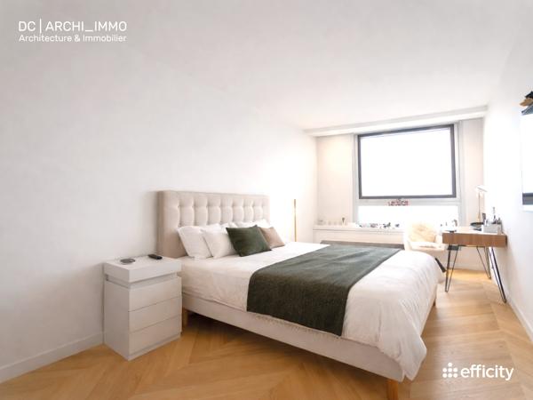 Appartement
         5 pièces
        - 150 m² Bien prestige 1 215 000 € *