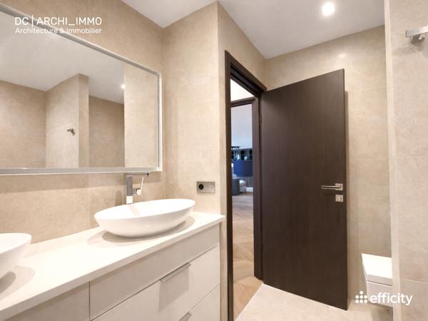 Appartement
         5 pièces
        - 150 m² Bien prestige 1 215 000 € *